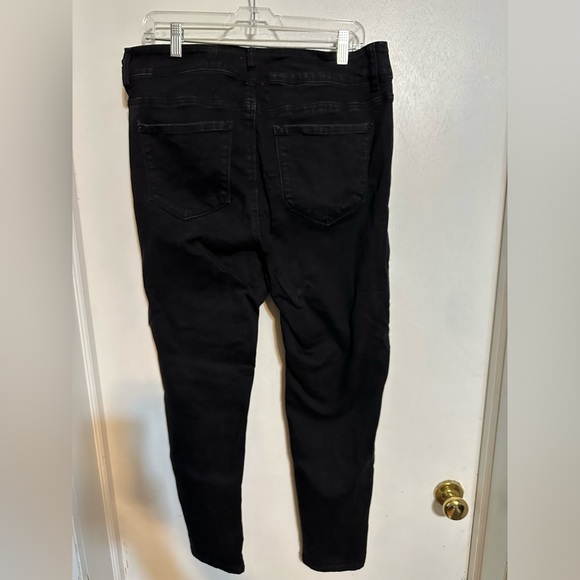 Kensie Skinny Jeans - Picture 2 of 6